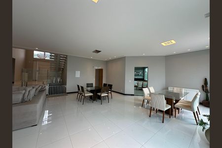 Casa de condomínio para alugar com 600m², 5 quartos e 6 vagas Casa de condomínio para alugar com 600m², 5 quartos e 6 vagasSala