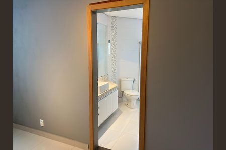 Casa de condomínio para alugar com 600m², 5 quartos e 6 vagas Casa de condomínio para alugar com 600m², 5 quartos e 6 vagasBanheiro da Suíte 3
