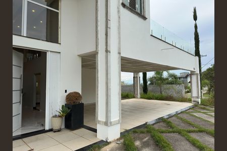 Casa de condomínio para alugar com 600m², 5 quartos e 6 vagas Casa de condomínio para alugar com 600m², 5 quartos e 6 vagasFachada