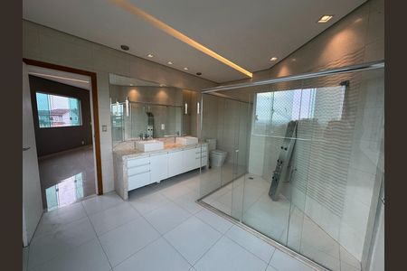 Casa de condomínio para alugar com 600m², 5 quartos e 6 vagas Casa de condomínio para alugar com 600m², 5 quartos e 6 vagasSuíte 5 - Banheiro