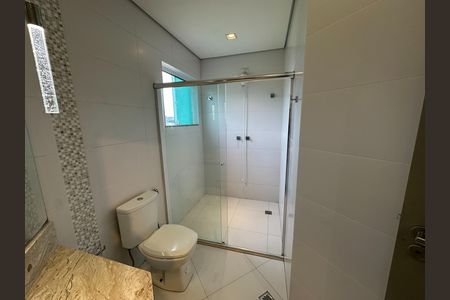 Casa de condomínio para alugar com 600m², 5 quartos e 6 vagas Casa de condomínio para alugar com 600m², 5 quartos e 6 vagasBanheiro da Suíte 3