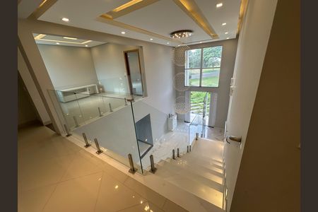 Casa de condomínio para alugar com 600m², 5 quartos e 6 vagas Casa de condomínio para alugar com 600m², 5 quartos e 6 vagasEscada