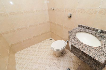 Casa à venda com 195m², 3 quartos e 2 vagas Casa à venda com 195m², 3 quartos e 2 vagasEdícula - Banheiro
