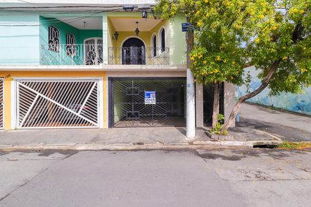 Casa à venda com 195m², 3 quartos e 2 vagas Casa à venda com 195m², 3 quartos e 2 vagasFachada