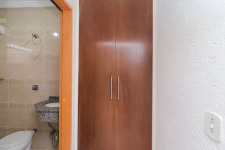 Casa à venda com 195m², 3 quartos e 2 vagas Casa à venda com 195m², 3 quartos e 2 vagasEdícula - Armário