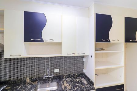 Casa à venda com 195m², 3 quartos e 2 vagas Casa à venda com 195m², 3 quartos e 2 vagasCozinha - Armários