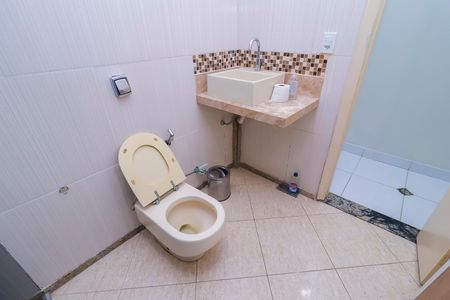 Casa à venda com 195m², 3 quartos e 2 vagas Casa à venda com 195m², 3 quartos e 2 vagasBanheiro