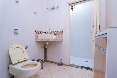 Casa à venda com 195m², 3 quartos e 2 vagas Casa à venda com 195m², 3 quartos e 2 vagasBanheiro