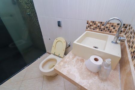 Casa à venda com 195m², 3 quartos e 2 vagas Casa à venda com 195m², 3 quartos e 2 vagasBanheiro