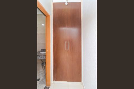 Casa à venda com 195m², 3 quartos e 2 vagas Casa à venda com 195m², 3 quartos e 2 vagasEdícula - Armário