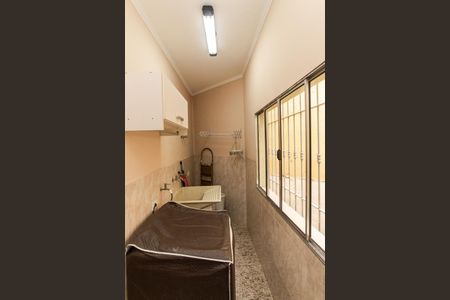 Casa à venda com 250m², 3 quartos e 1 vagaÁrea de Serviço e Quintal