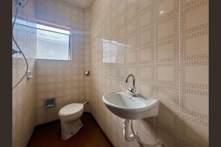 Casa para alugar com 39m², 0 quarto e sem vagaBanheiro 