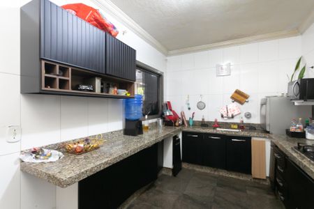 Casa para alugar com 350m², 3 quartos e 2 vagasCozinha 