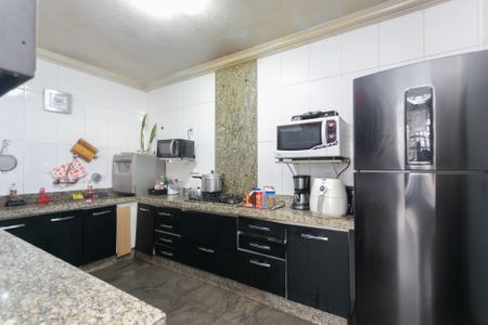 Casa para alugar com 350m², 3 quartos e 2 vagasCozinha 