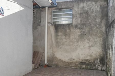 Casa à venda com 100m², 2 quartos e 2 vagasFundos