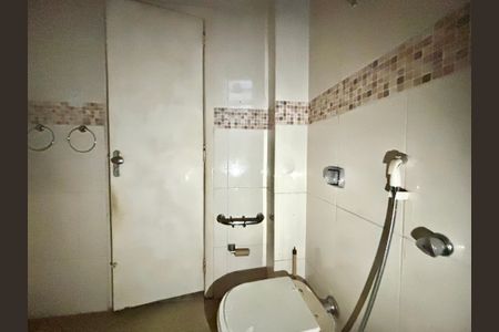 Apartamento à venda com 128m², 3 quartos e sem vagaBanheiro social