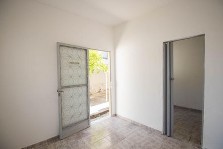 Sala de casa para alugar com 2 quartos, 75m² em Porto Novo, São Gonçalo