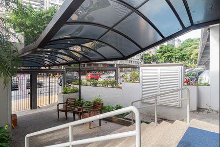 Apartamento à venda com 48m², 2 quartos e sem vaga Apartamento à venda com 48m², 2 quartos e sem vagaÁrea comum - Entrada do Condomínio