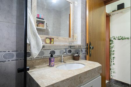 Apartamento à venda com 48m², 2 quartos e sem vaga Apartamento à venda com 48m², 2 quartos e sem vagaBanheiro