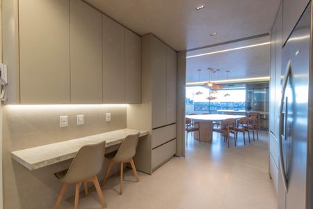 Apartamento à venda com 210m², 4 quartos e 4 vagasCozinha