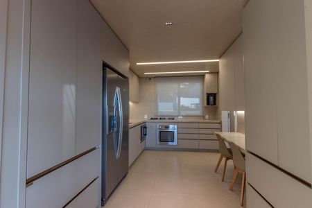 Apartamento à venda com 210m², 4 quartos e 4 vagasCozinha