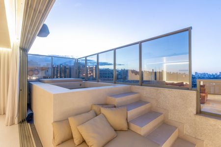 Apartamento à venda com 210m², 4 quartos e 4 vagasVaranda da Sala