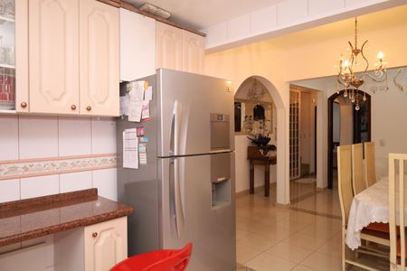 Casa para alugar com 400m², 5 quartos e 6 vagasCozinha 1