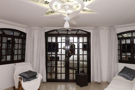 Casa para alugar com 400m², 5 quartos e 6 vagasVaranda - Porta 3