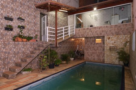 Casa para alugar com 400m², 5 quartos e 6 vagasQuintal com Piscina