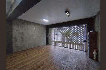 Garagem de casa à venda com 3 quartos, 250m² em Parque Fongaro, São Paulo