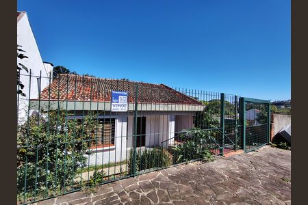 Casa à venda com 230m², 3 quartos e 2 vagas Casa à venda com 230m², 3 quartos e 2 vagasFachada