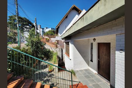 Casa à venda com 230m², 3 quartos e 2 vagas Casa à venda com 230m², 3 quartos e 2 vagasPatio