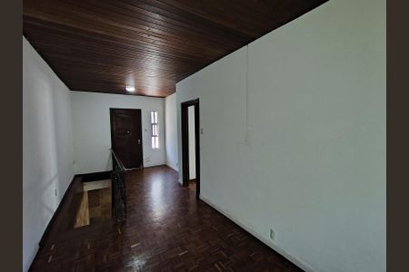 Sala de casa à venda com 3 quartos, 230m² em Teresópolis, Porto Alegre