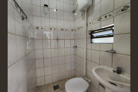 Casa à venda com 230m², 3 quartos e 2 vagas Casa à venda com 230m², 3 quartos e 2 vagasBanheiro da edicula
