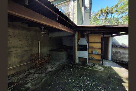 Casa à venda com 230m², 3 quartos e 2 vagas Casa à venda com 230m², 3 quartos e 2 vagasChurrasqueira 2