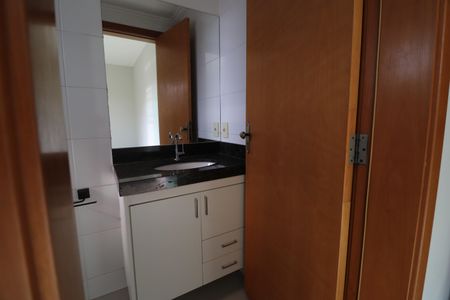 Apartamento para alugar com 64m², 2 quartos e 2 vagasBanheiro do Quarto 1