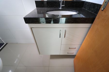 Apartamento para alugar com 64m², 2 quartos e 2 vagasBanheiro do Quarto 1