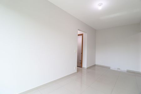Sala de apartamento para alugar com 2 quartos, 64m² em Saraiva, Uberlândia