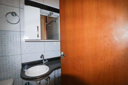 Casa para alugar com 115m², 3 quartos e 2 vagasBanheiro Social