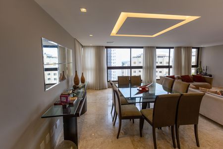 Apartamento à venda com 150m², 3 quartos e 3 vagas Apartamento à venda com 150m², 3 quartos e 3 vagasSala de Jantar