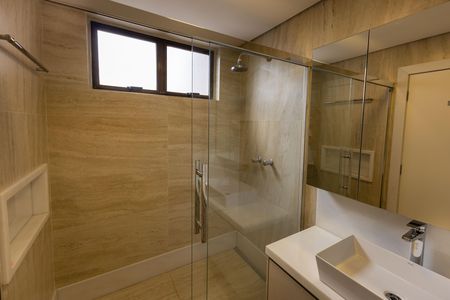 Apartamento à venda com 150m², 3 quartos e 3 vagas Apartamento à venda com 150m², 3 quartos e 3 vagasBanheiro da Suíte 1