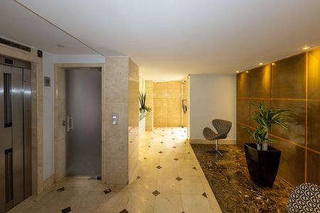 Apartamento à venda com 150m², 3 quartos e 3 vagas Apartamento à venda com 150m², 3 quartos e 3 vagasÁrea comum - Recepção do Prédio