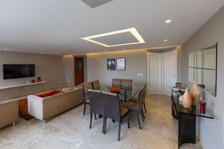 Apartamento à venda com 150m², 3 quartos e 3 vagas Apartamento à venda com 150m², 3 quartos e 3 vagasSala de Jantar