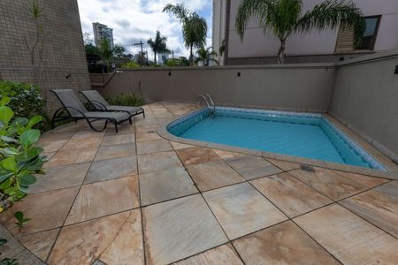 Apartamento à venda com 150m², 3 quartos e 3 vagas Apartamento à venda com 150m², 3 quartos e 3 vagasÁrea comum - Piscina