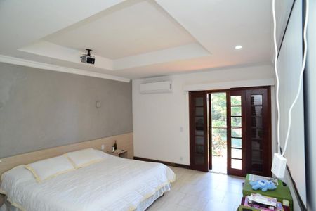Casa de condomínio à venda com 1000m², 6 quartos e 2 vagasSuíte Principal