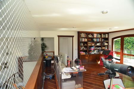 Casa de condomínio à venda com 1000m², 6 quartos e 2 vagasEscritório