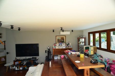 Casa de condomínio à venda com 1000m², 6 quartos e 2 vagasSala