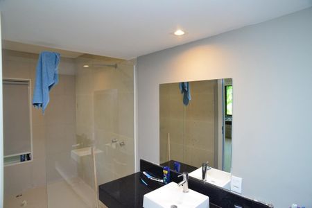 Casa de condomínio à venda com 1000m², 6 quartos e 2 vagasBanheiro Segundo Piso