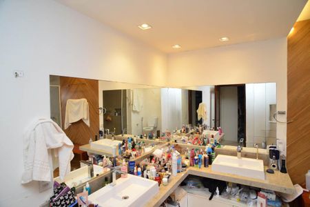 Casa de condomínio à venda com 1000m², 6 quartos e 2 vagasBanheiro Suíte Principal