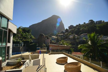 Casa de condomínio à venda com 1000m², 6 quartos e 2 vagasExternas
